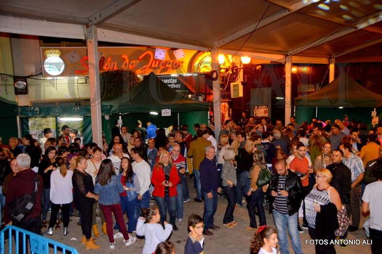 Actividad en la zona comercial abierta de Los Llanos de Telde (Foto Antonio Alí)